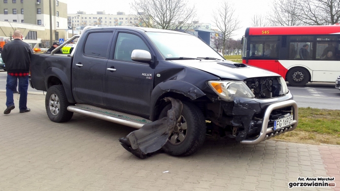 3/10 Zderzenie forda i toyoty na Okulickiego 