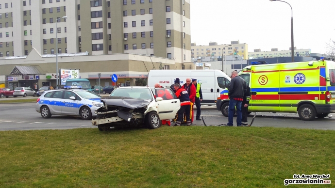5/10 Zderzenie forda i toyoty na Okulickiego 