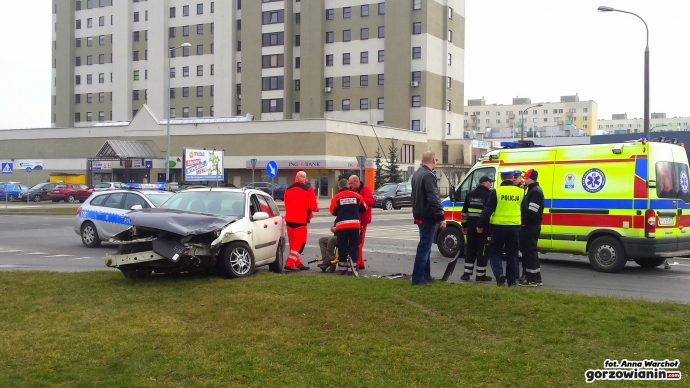 8/10 Zderzenie forda i toyoty na Okulickiego 