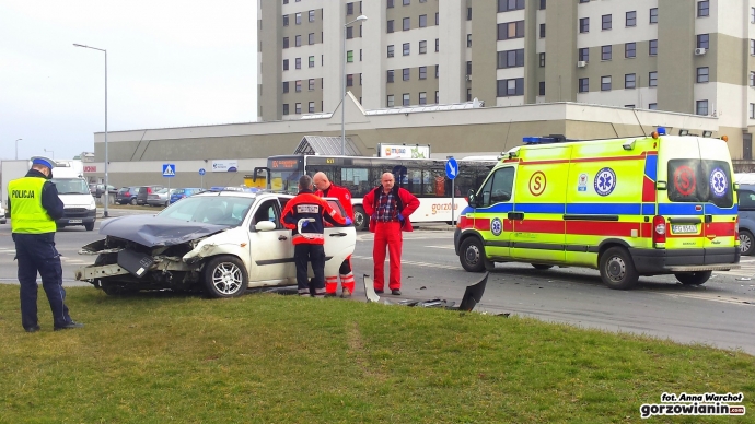 9/10 Zderzenie forda i toyoty na Okulickiego 