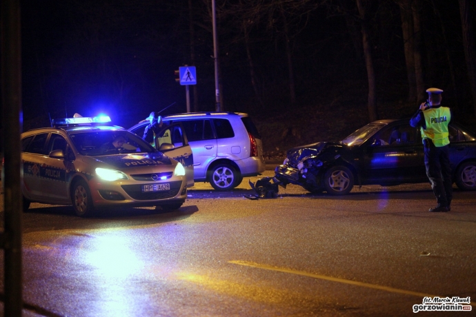 4/5 Zderzenie dwóch aut przy Słowiance