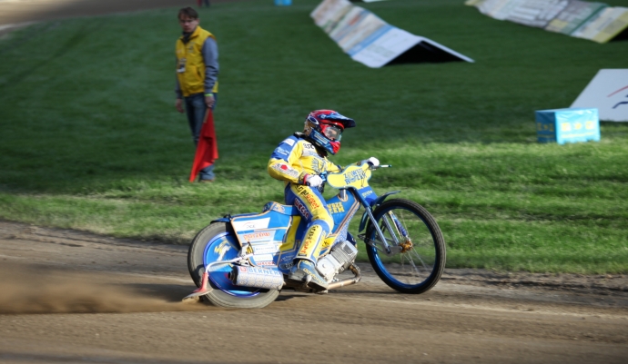 3/9 Stal mocna na własnym torze 