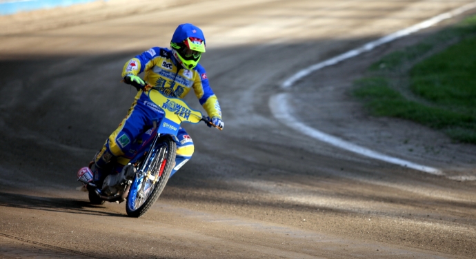 4/9 Stal mocna na własnym torze 