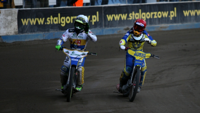 8/9 Stal mocna na własnym torze 