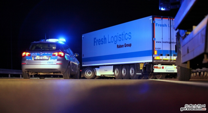 4/6 Zasnął za kierownica ciężarówki. Zablokował S3