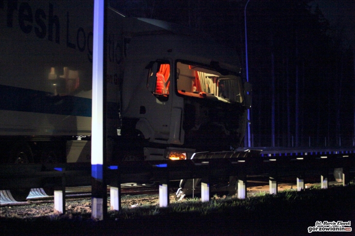 5/6 Zasnął za kierownica ciężarówki. Zablokował S3