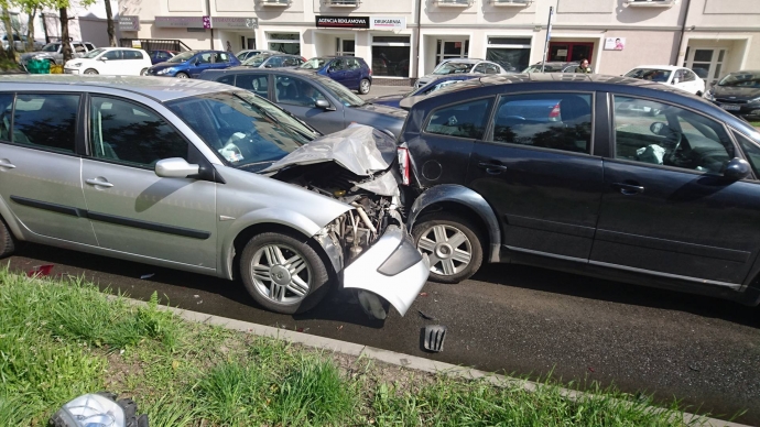 4/6 Zderzenie pięciu aut na Wyszyńskiego