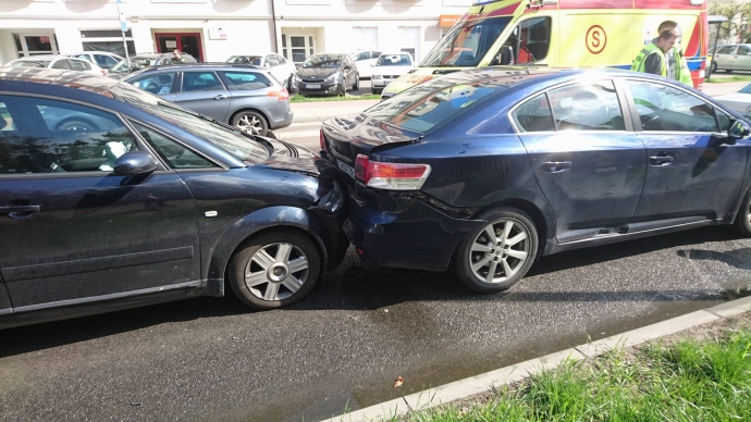 5/6 Zderzenie pięciu aut na Wyszyńskiego