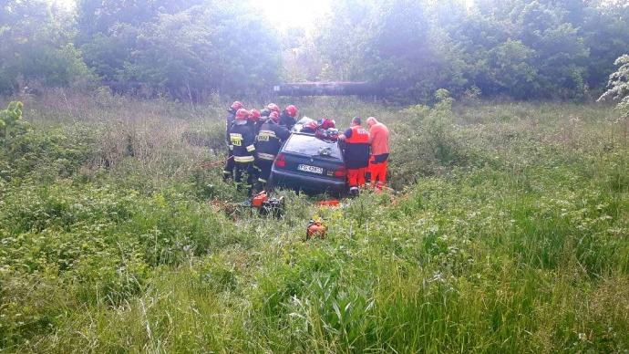 1/11 Zmiażdżona skoda po czołówce z ciężarówką