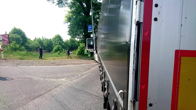 10/11 Zmiażdżona skoda po czołówce z ciężarówką