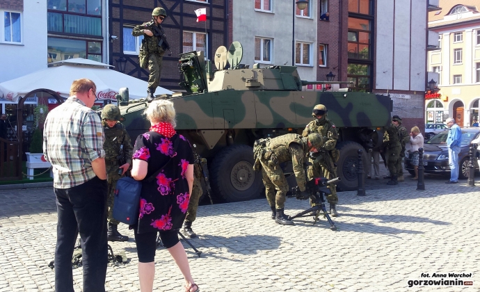 6/12 Piknik wojskowy na Starym Rynku