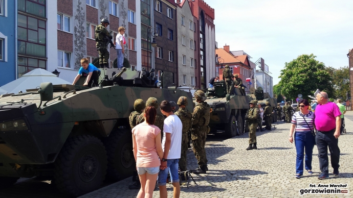 8/12 Piknik wojskowy na Starym Rynku