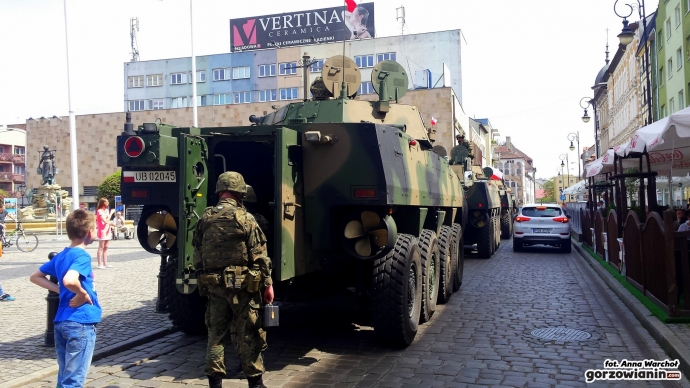 11/12 Piknik wojskowy na Starym Rynku