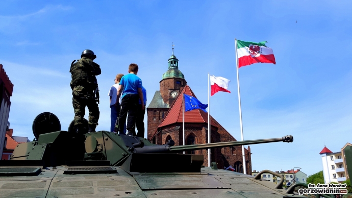 12/12 Piknik wojskowy na Starym Rynku
