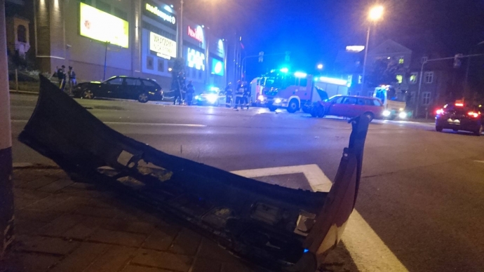 4/4 Zderzenie volkswagena z mercedesem