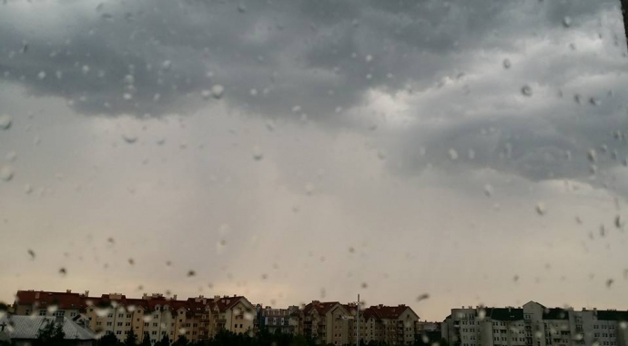 4/19 Z dużej chmury mała burza