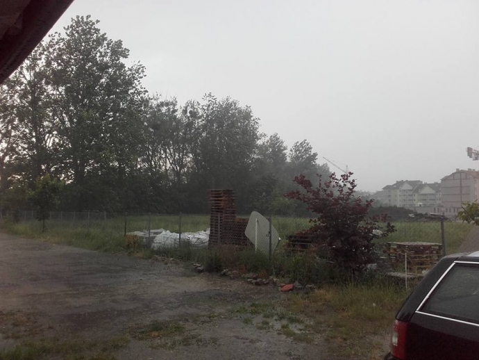 6/19 Z dużej chmury mała burza