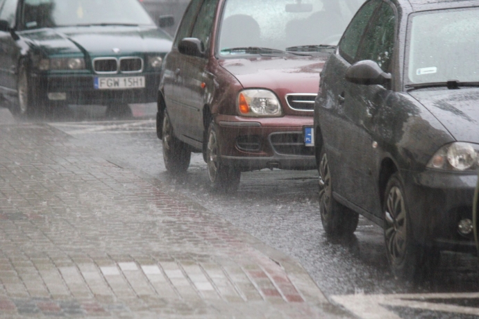 14/19 Z dużej chmury mała burza