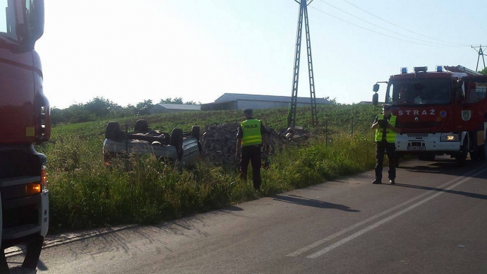 3/5 Dachowanie auta w Chwalęcicach