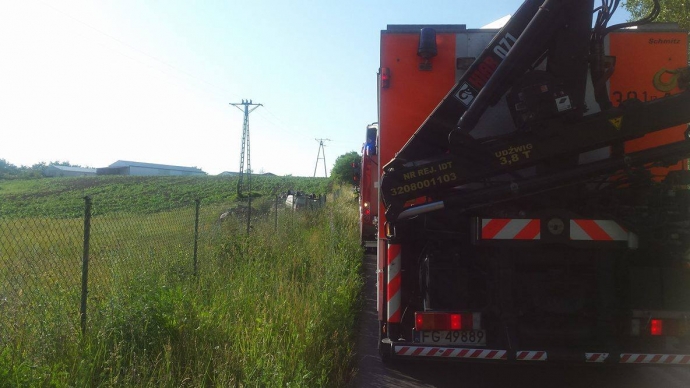 4/5 Dachowanie auta w Chwalęcicach