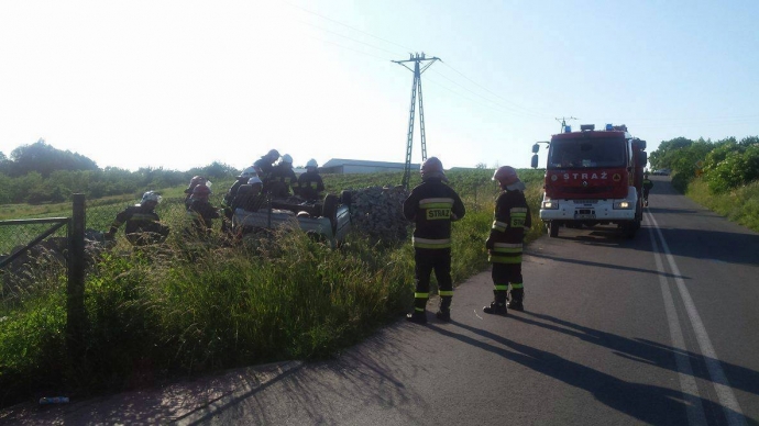 5/5 Dachowanie auta w Chwalęcicach