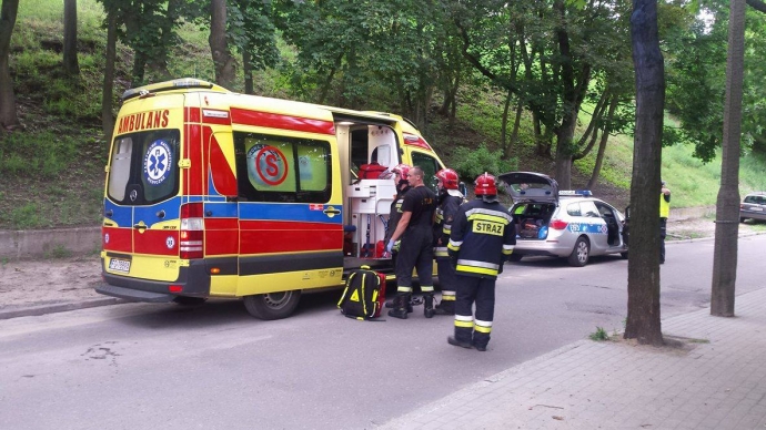 3/6 Uderzył w drzewo przy Moniuszki