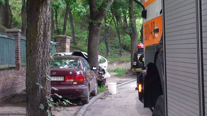 5/6 Uderzył w drzewo przy Moniuszki