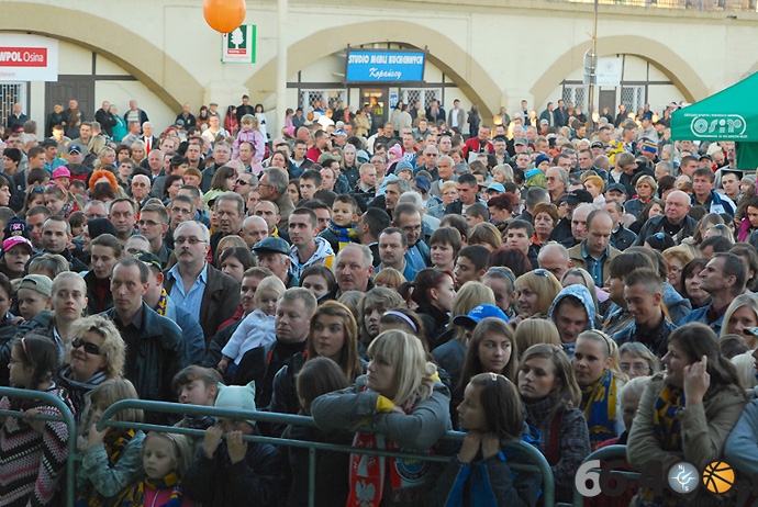 9/40 Powitanie Tomasza Golloba - Indywidualnego Mistrza Świata 2010