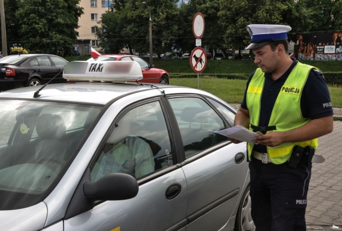 2/6 Taksówki na celowników policjantów