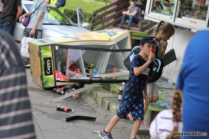 3/11 Wjechał BMW w kiosk