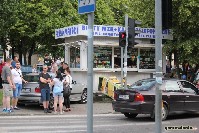 5/11 Wjechał BMW w kiosk