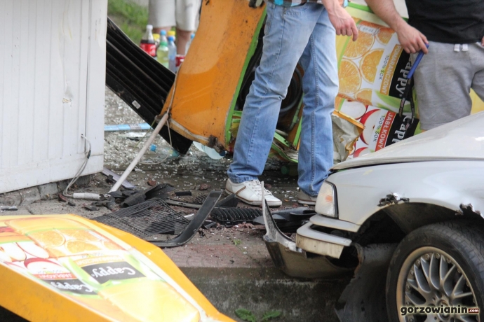 7/11 Wjechał BMW w kiosk