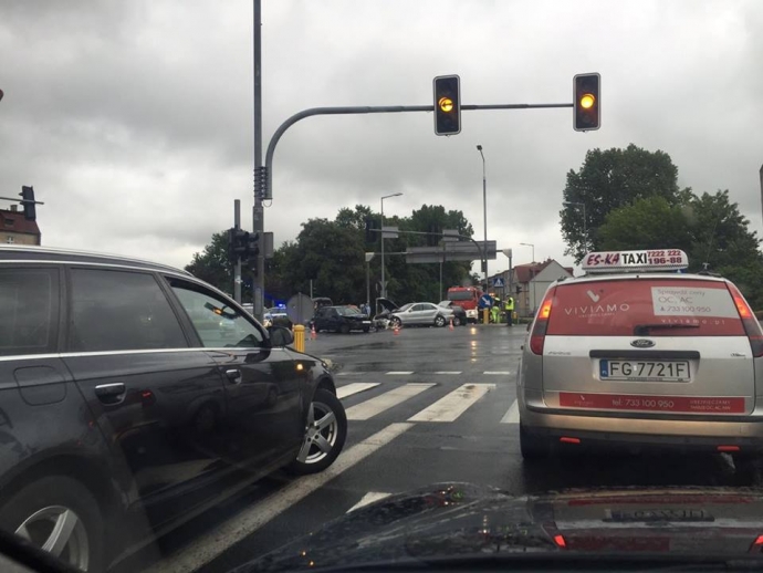 3/5 Zderzenie trzech aut na Zawarciu