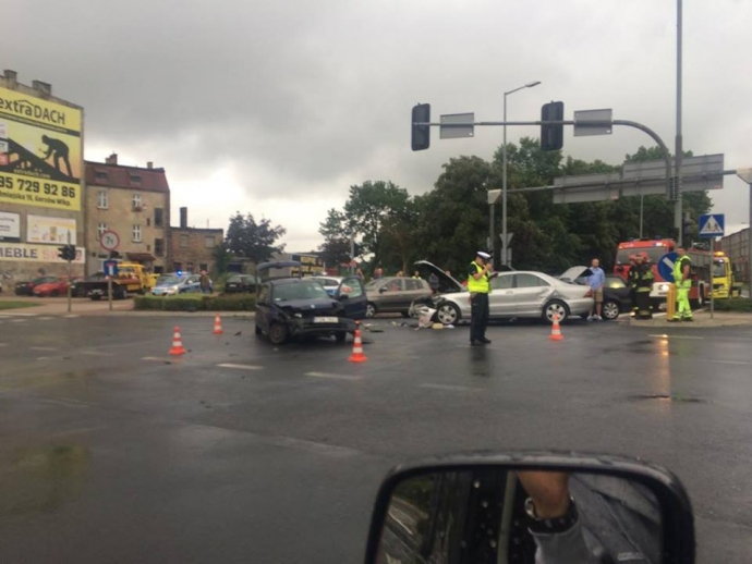 5/5 Zderzenie trzech aut na Zawarciu