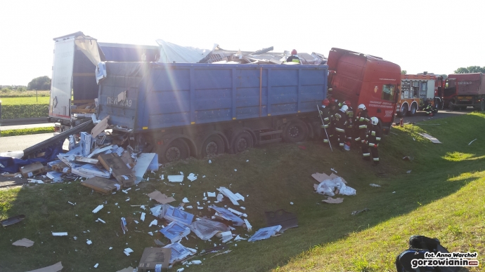 4/9 Karambol z udziałem ciężarówek na S3