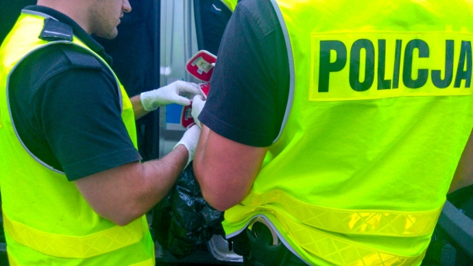 3/8 Pobili i wrzucili do stawu