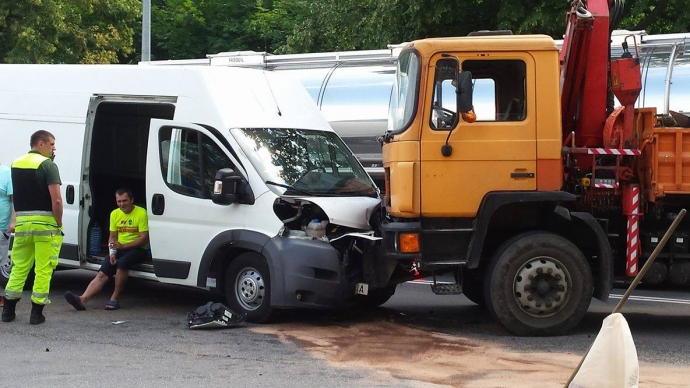 1/5 Zderzenie busa z ciężarówką na Walczaka