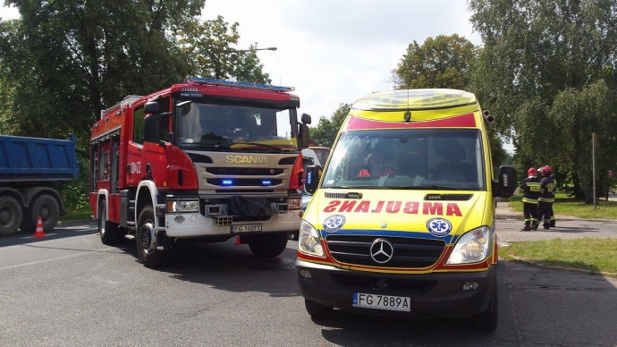 4/5 Zderzenie busa z ciężarówką na Walczaka