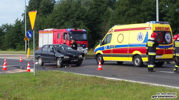 5/7 Zderzenie dwóch aut na Kasprzaka