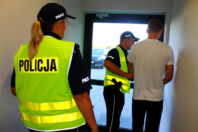 2/7 Policjanci zatrzymali pięciu pseudokibiców 