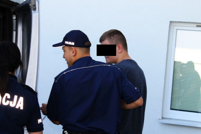 5/7 Policjanci zatrzymali pięciu pseudokibiców 