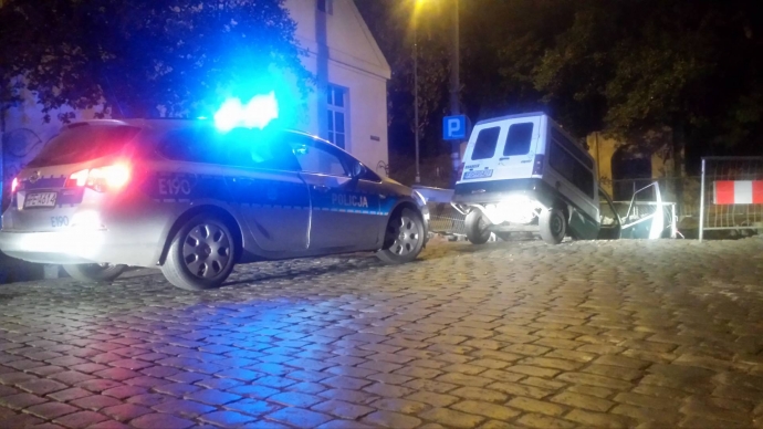 8/8 Renault wpadło do wykopu