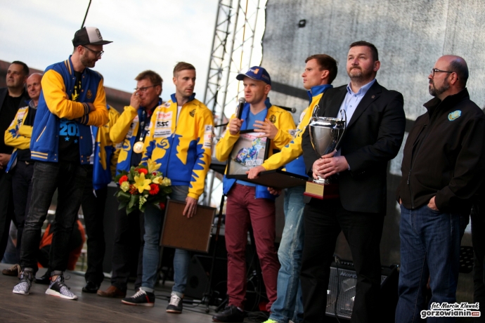 11/20 Mistrzowska Stal powitana na bulwarze