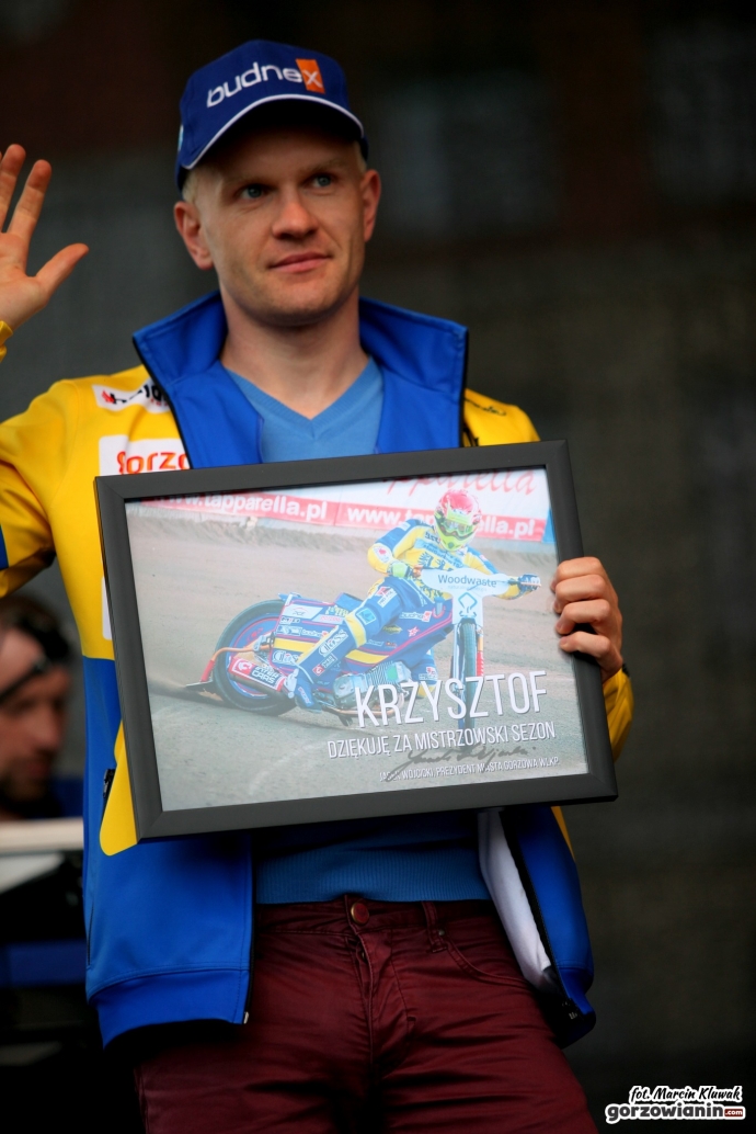 12/20 Mistrzowska Stal powitana na bulwarze