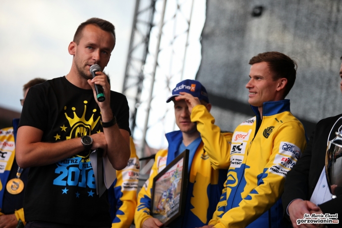 13/20 Mistrzowska Stal powitana na bulwarze