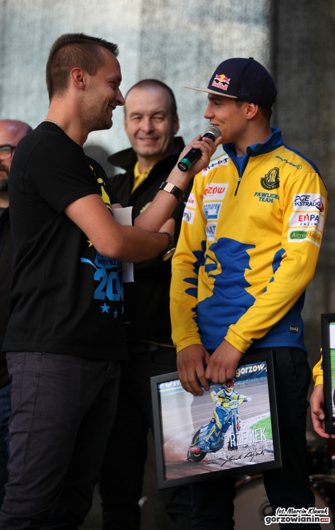 14/20 Mistrzowska Stal powitana na bulwarze