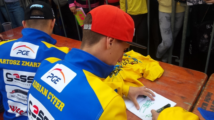 15/20 Mistrzowska Stal powitana na bulwarze