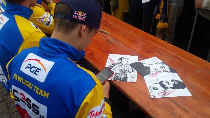 16/20 Mistrzowska Stal powitana na bulwarze