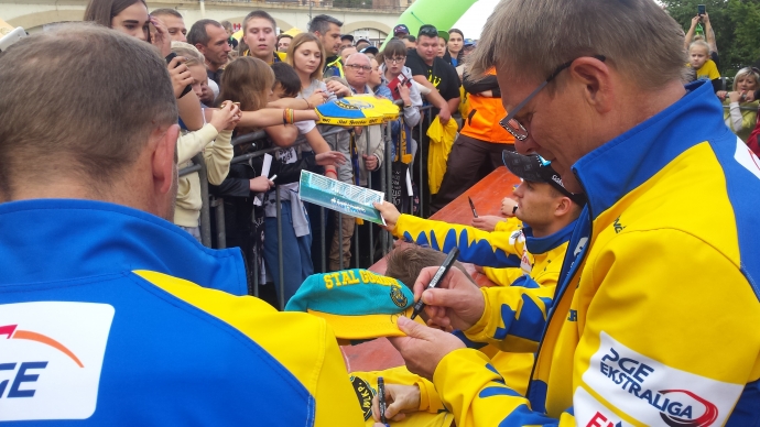 17/20 Mistrzowska Stal powitana na bulwarze