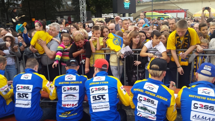 18/20 Mistrzowska Stal powitana na bulwarze